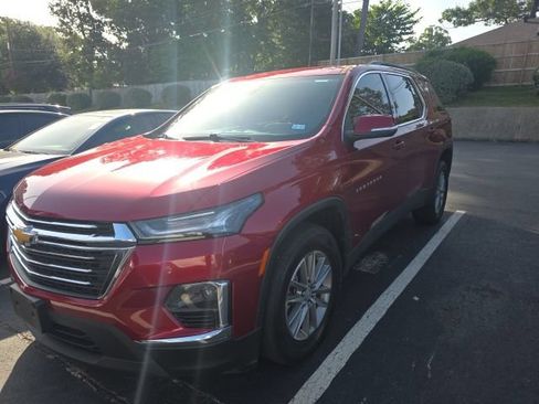 Used 2023 Chevrolet Traverse LT FWD image 1