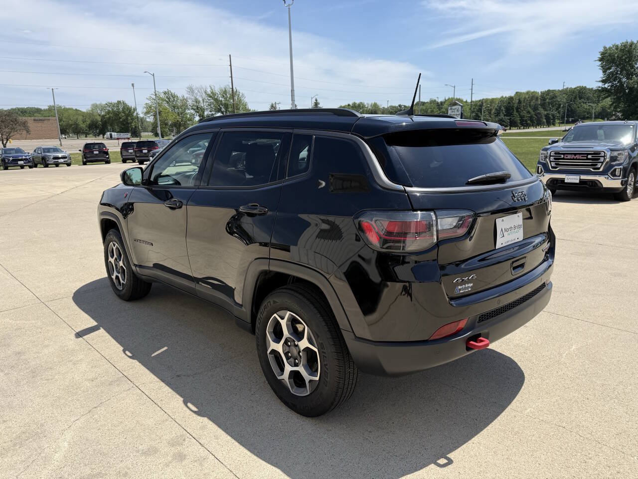 Used 2022 Jeep Compass Trailhawk w/ Trailhawk Elite Group AWD/4WD image 3