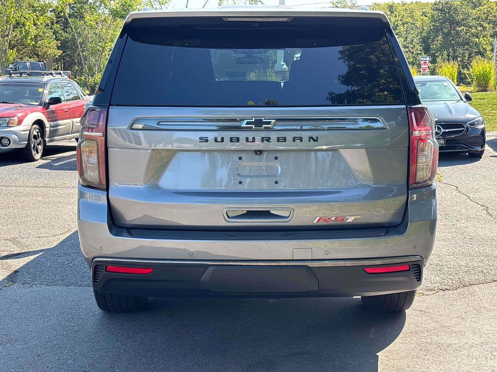 Used 2022 Chevrolet Suburban RST w/ Luxury Package AWD/4WD image 4