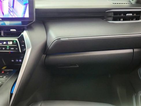 Used 2023 Toyota Venza Limited image 37