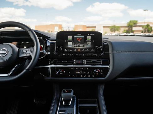 New 2025 Nissan Pathfinder Platinum image 17