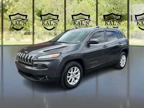 Used 2017 Jeep Cherokee Latitude w/ Safety/Convenience Group AWD/4WD image 1