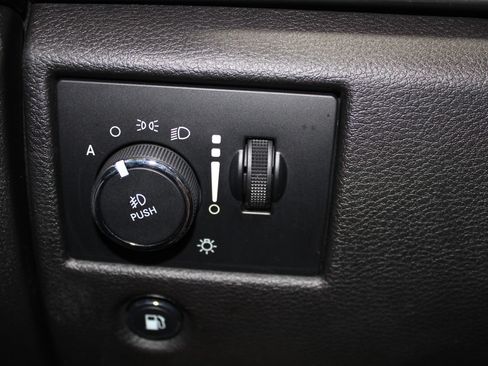 Used 2019 Jeep Grand Cherokee Altitude AWD/4WD image 41