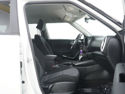 Used 2021 Kia Soul S image 11