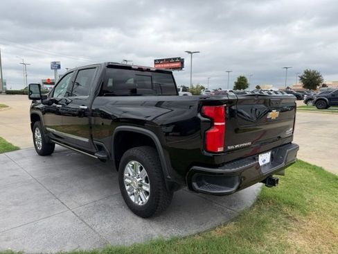 Used 2024 Chevrolet Silverado 2500 High Country w/ High Country Premium Package AWD/4WD image 5