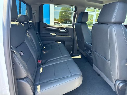 Used 2026 Chevrolet Silverado 1500 LT Trail Boss w/ LT Trail Boss Premium Package AWD/4WD image 5