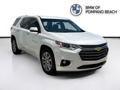 Used 2018 Chevrolet Traverse Premier w/ Driver Confidence II Package FWD image 1