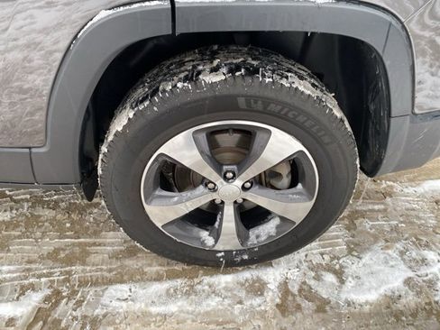 Certified 2019 Jeep Cherokee Limited w/ Trailer Tow Group image 14