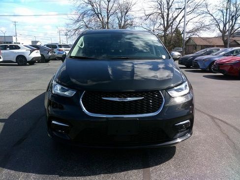 Used 2023 Chrysler Pacifica Limited image 7