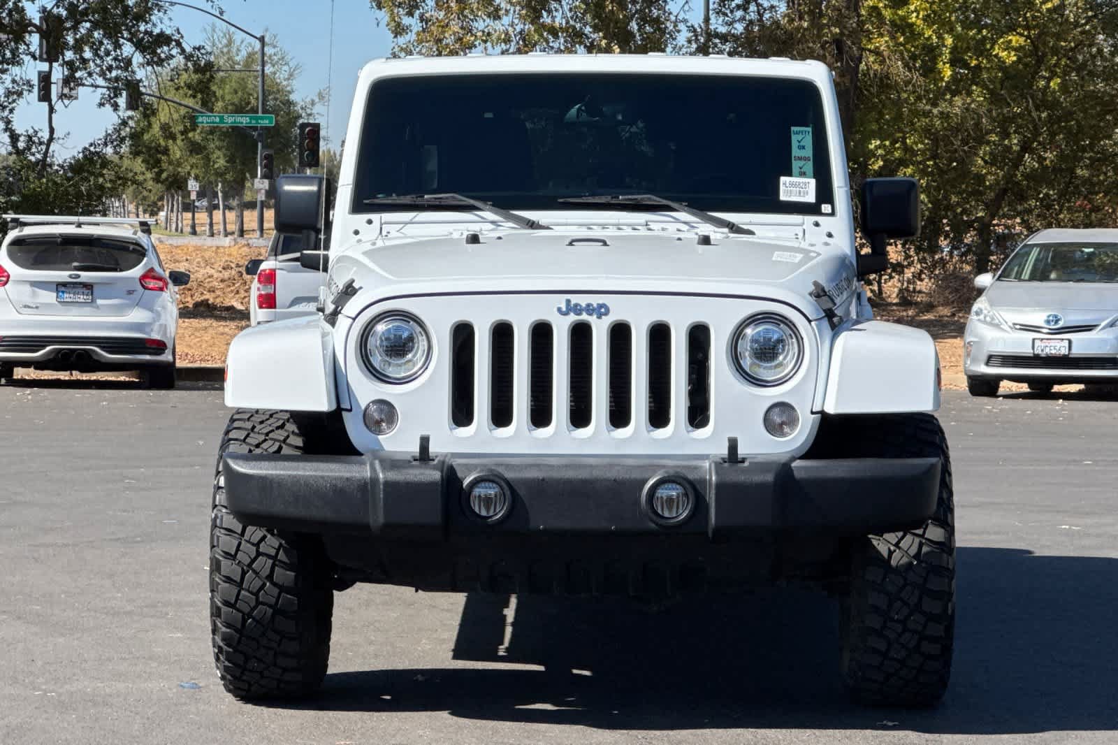 Used 2017 Jeep Wrangler Unlimited Rubicon w/ Connectivity Group AWD/4WD image 10