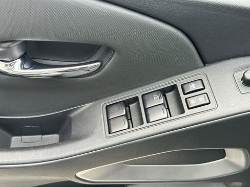 Used 2024 Nissan Frontier SV image 15