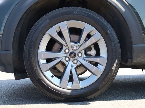 Used 2024 Ford Explorer XLT w/ Equipment Group 202A image 9