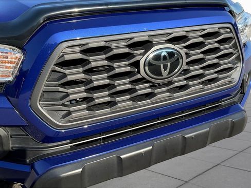 Used 2022 Toyota Tacoma TRD Off-Road w/ Technology Package RWD image 29