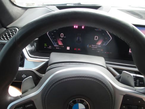 Used 2025 BMW X7 xDrive40i w/ M Sport Package AWD/4WD image 34