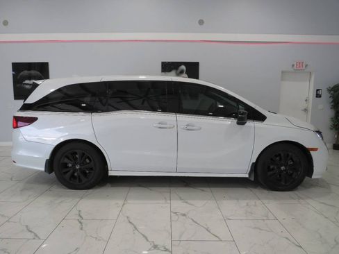 Used 2023 Honda Odyssey Sport image 2