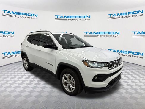 Used 2024 Jeep Compass Latitude AWD/4WD image 6