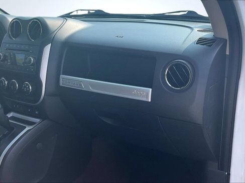 Used 2014 Jeep Compass Latitude w/ Sun/Sound Group FWD image 25