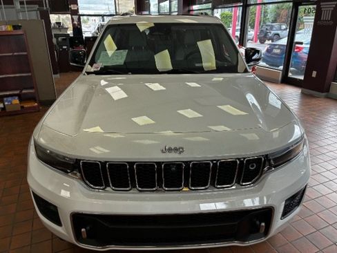 Used 2022 Jeep Grand Cherokee Overland w/ Adv Protech Group III RWD image 6
