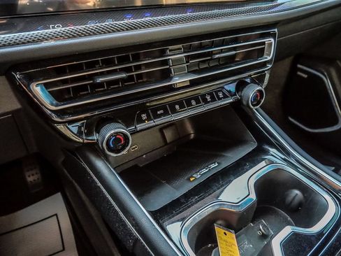 Used 2025 Chevrolet Traverse High Country w/ LPO, Floor Liner Package FWD image 34