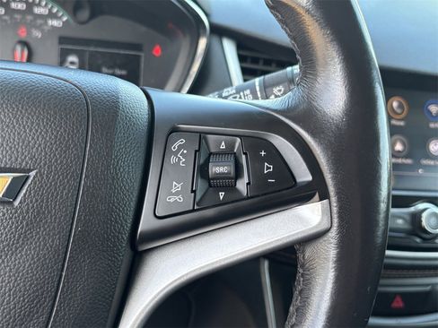 Used 2022 Chevrolet Trax LT w/ LT Convenience Package image 33