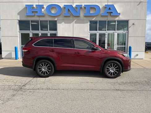 Used 2018 Toyota Highlander SE AWD/4WD image 4