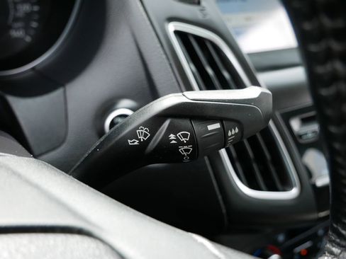 Used 2017 Ford Focus Titanium FWD image 36