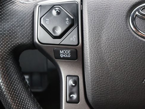 Used 2022 Toyota Tacoma TRD Sport w/ Technology Package image 12