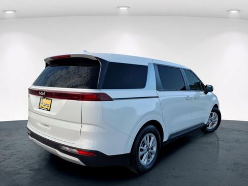 Used 2024 Kia Carnival LX FWD image 8