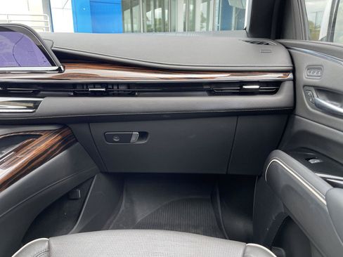 Certified 2024 Cadillac Escalade Premium Luxury w/ Performance Package AWD/4WD image 36