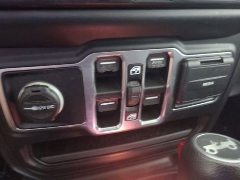 Used 2019 Jeep Wrangler Unlimited Sahara w/ Safety Group AWD/4WD image 27