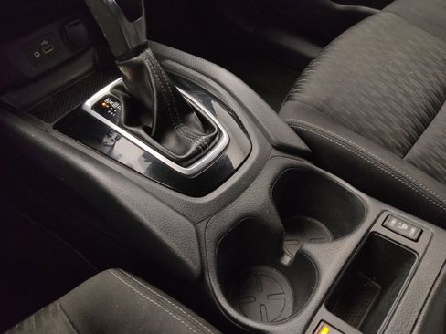 Used 2020 Nissan Rogue SV image 26