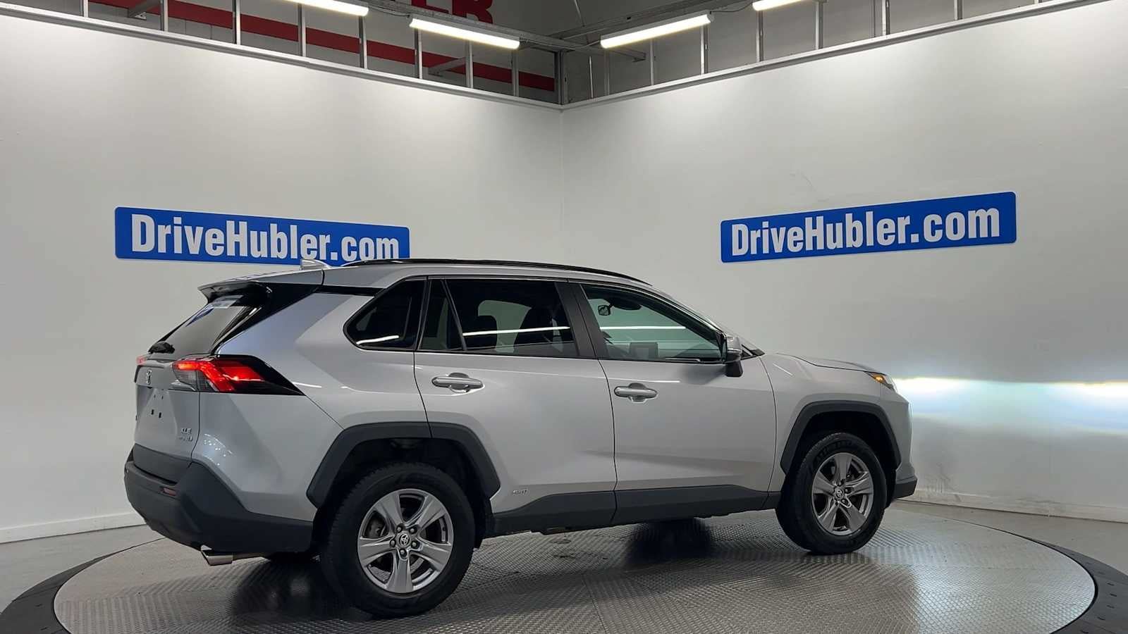 Used 2022 Toyota RAV4 XLE w/ Convenience Package AWD/4WD image 8