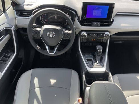 Used 2025 Toyota RAV4 XLE Premium image 30