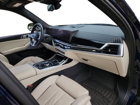 Used 2025 BMW X7 M60i image 27