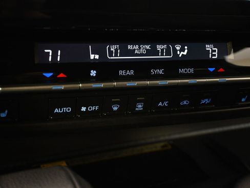 Used 2021 Toyota Sienna XSE w/ XSE Plus Package AWD/4WD image 32