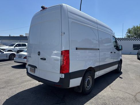 Used 2025 Mercedes-Benz Sprinter 2500 image 5