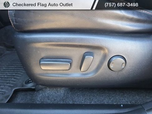 Used 2018 Toyota RAV4 SE image 20