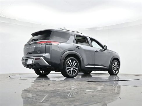 Used 2024 Nissan Pathfinder Platinum image 27