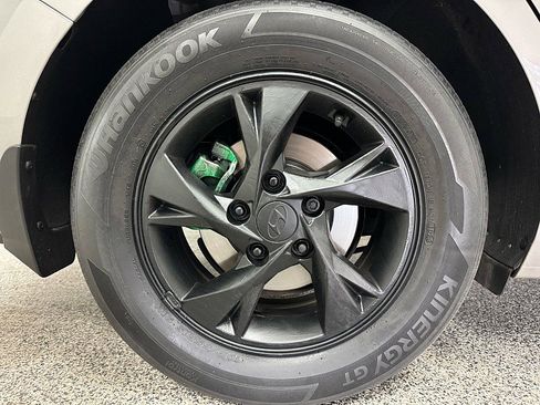 Used 2023 Hyundai Elantra SE image 25