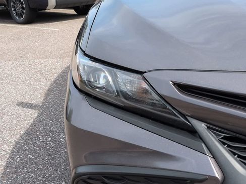 Used 2021 Toyota Camry SE w/ Convenience Package FWD image 10