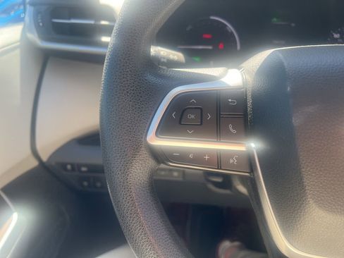 Used 2021 Toyota Sienna LE image 4