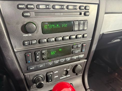 Used 2003 Ford Thunderbird image 33