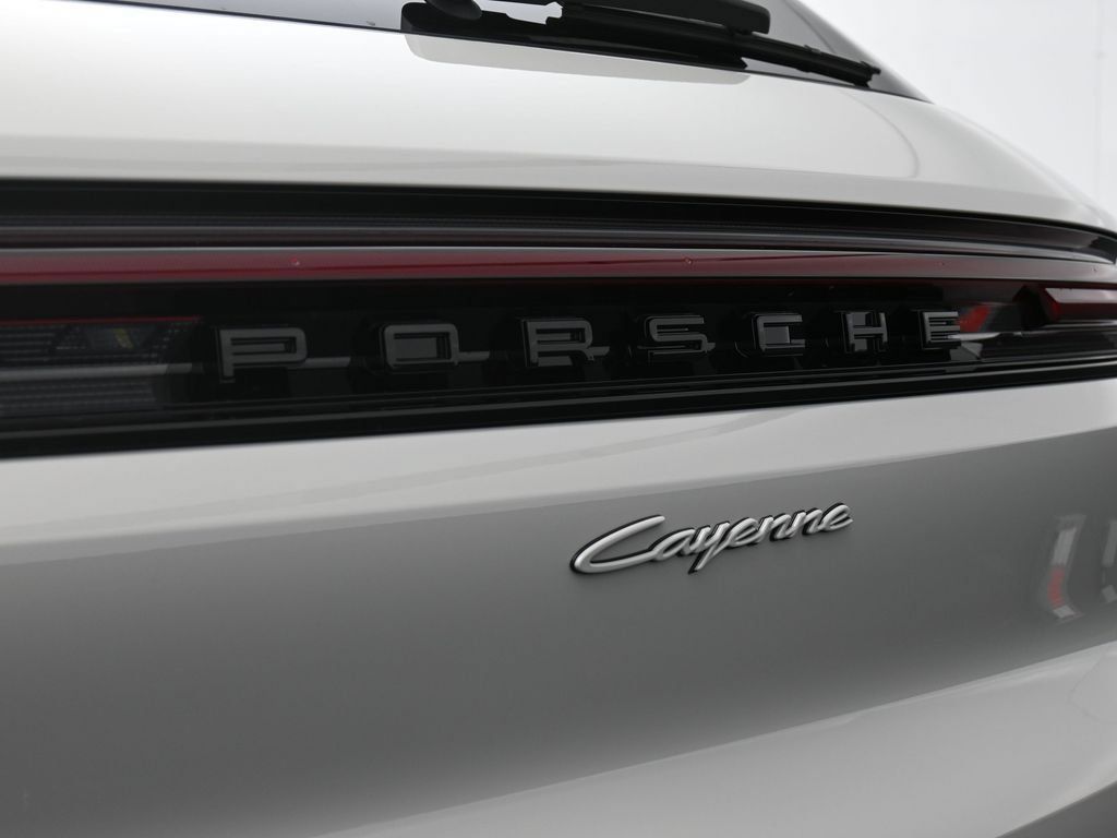 Certified 2026 Porsche Cayenne E-Hybrid AWD/4WD image 14
