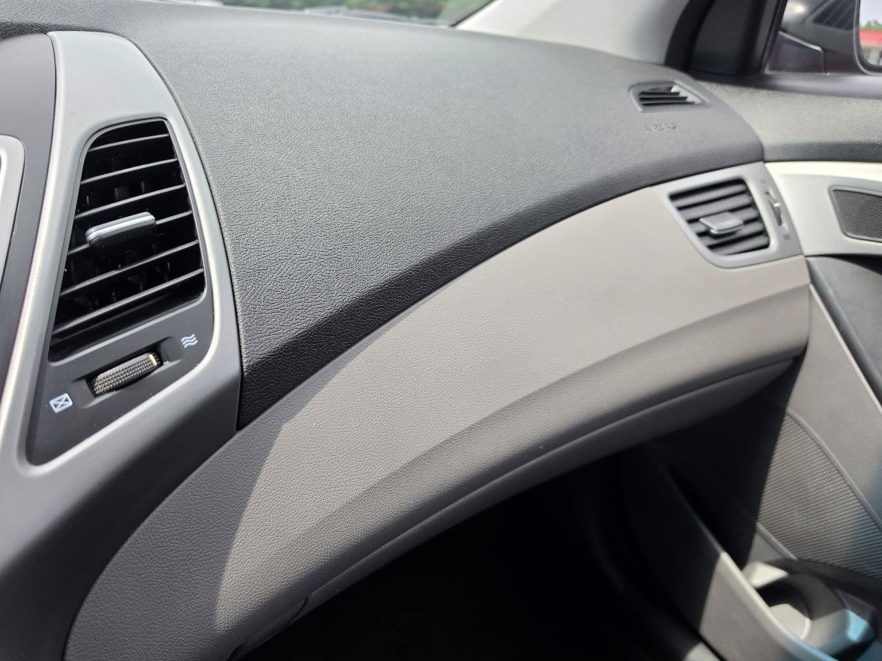 Used 2016 Hyundai Elantra SE FWD image 13