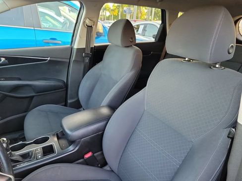 Used 2018 Kia Sorento FWD image 8