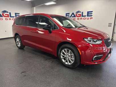 New 2026 Chrysler Pacifica Select