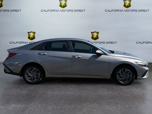 Used 2024 Hyundai Elantra Blue FWD image 6