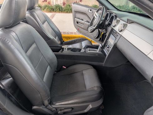 Used 2006 Ford Mustang Convertible image 18