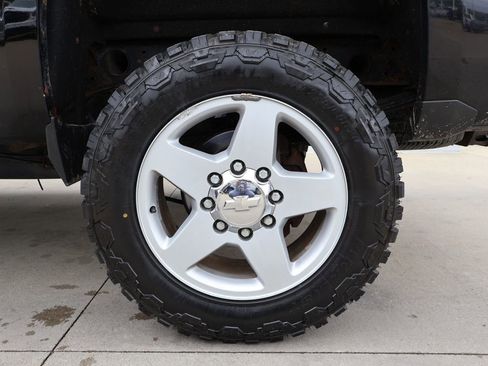 Used 2015 Chevrolet Silverado 2500 LTZ w/ LTZ Plus Package AWD/4WD image 41