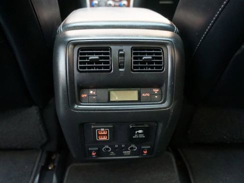Used 2018 Nissan Pathfinder Platinum AWD/4WD image 39